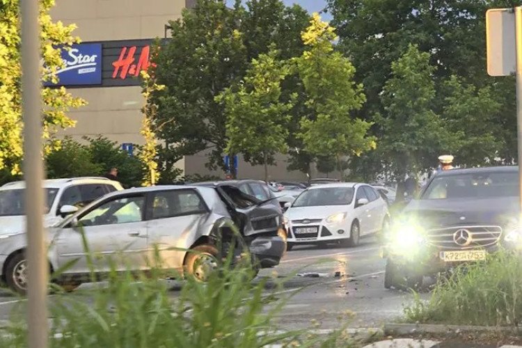 Teška saobraćajka u Banjaluci, tri osobe povrijeđene VIDEO