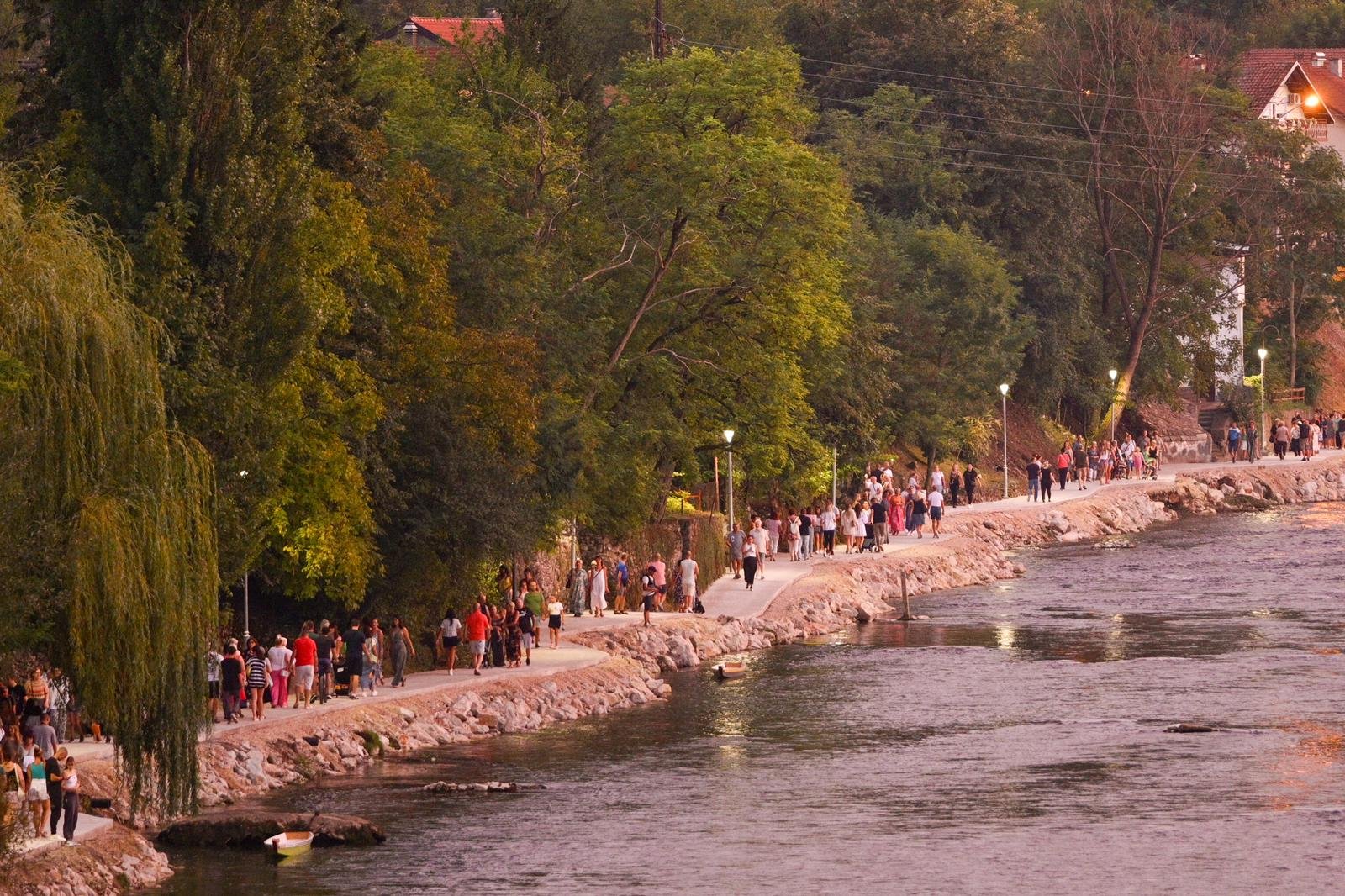 Šetališta u Banjaluci puna kao na moru