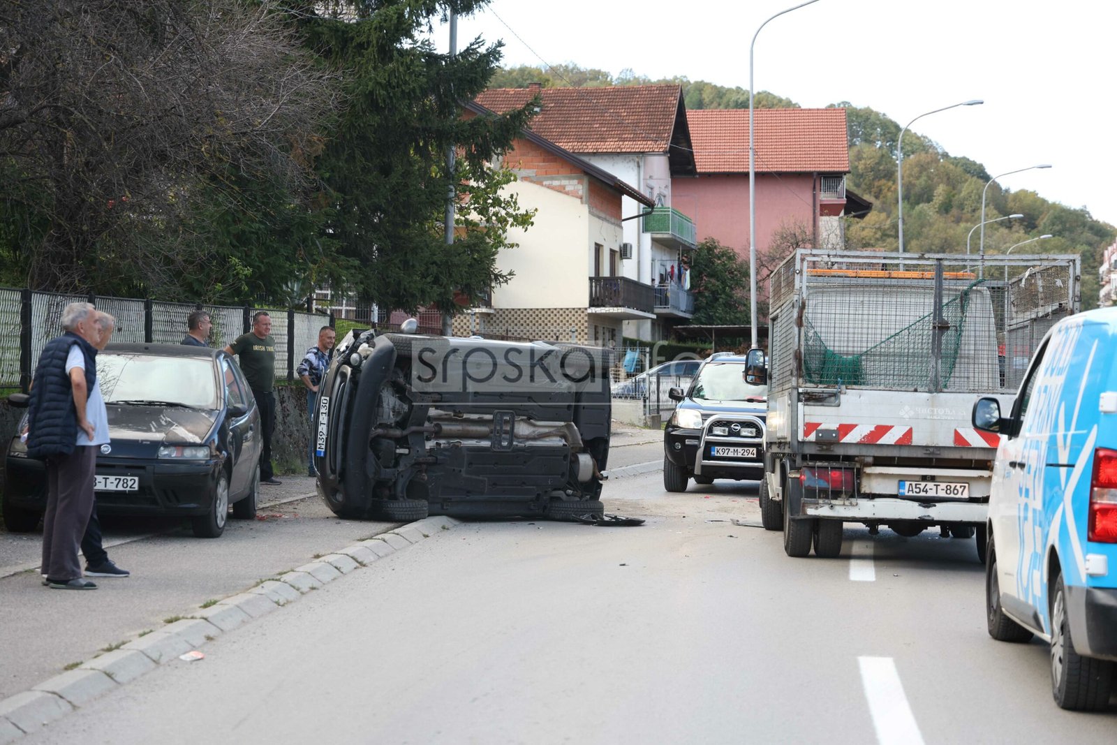 Nesreća u banjalučkom naselju Lauš: Nakon sudara auto se prevrnuo