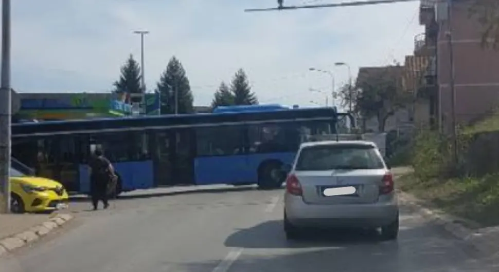 Sudar autobusa i kamiona na Laušu