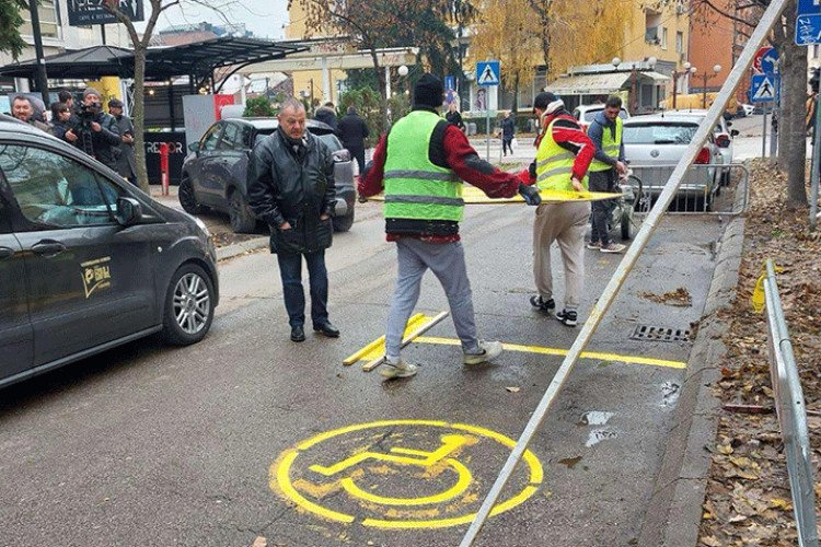 Početak obnove obilježavanja parking mjesta za osobe sa ivaliditetom u Banjaluci