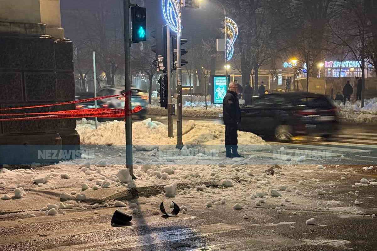 Poznato stanje dječaka na kojeg je pao snijeg sa krova GU Banjaluka, prevezen u UKC