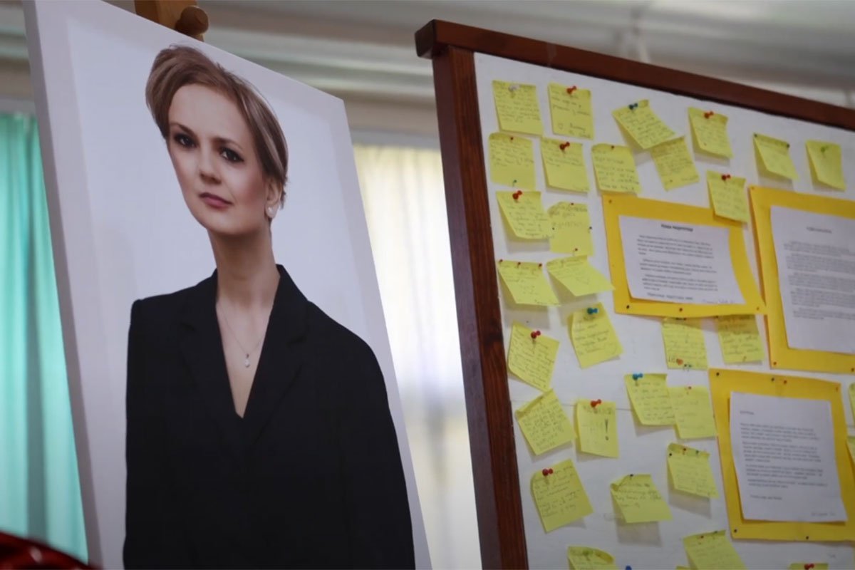 Godišnjica smrti Milane Koprene: 46 nastavnika bacilo 46 ruža u Vrbas (VIDEO)
